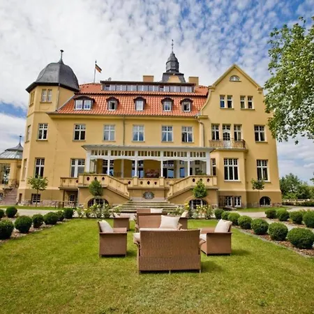 Hotel Bernsteinschloss Wendorf (Kuhlen-Wendorf)
