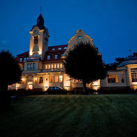 Hotel Bernsteinschloss Wendorf (Kuhlen-Wendorf)